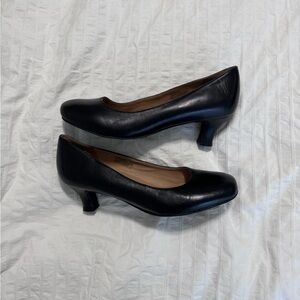 Array Flatter Black Leather Pumps | Elegant Wide Fit | Size 10W NWOT